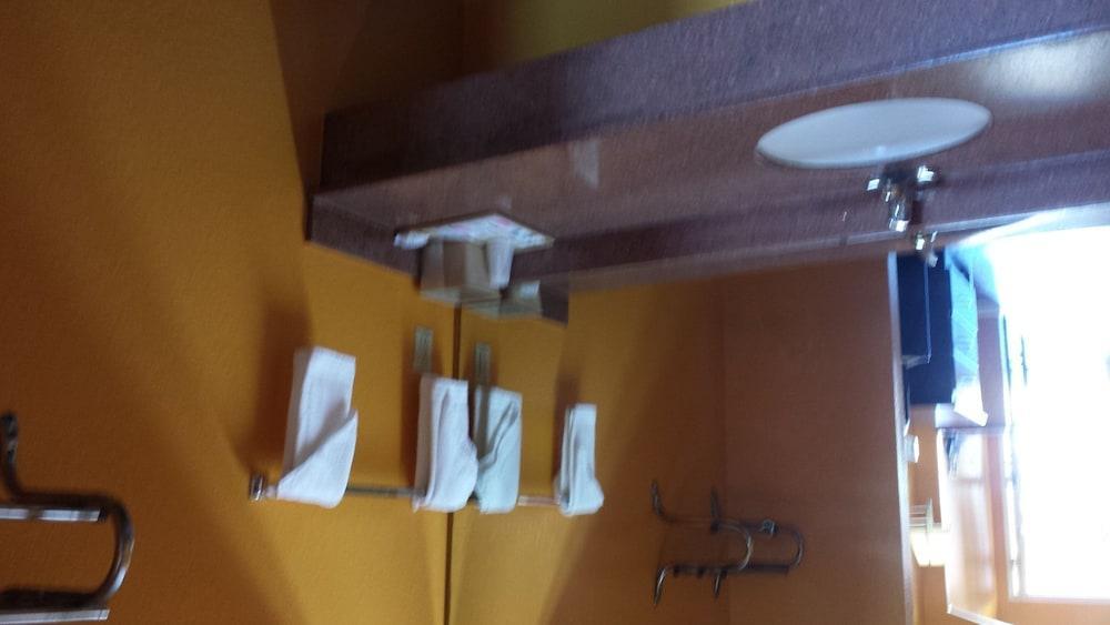 Regency Suites Iah Beltway 8 Houston Esterno foto