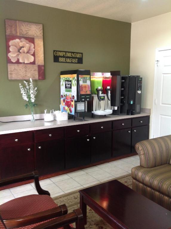Regency Suites Iah Beltway 8 Houston Esterno foto