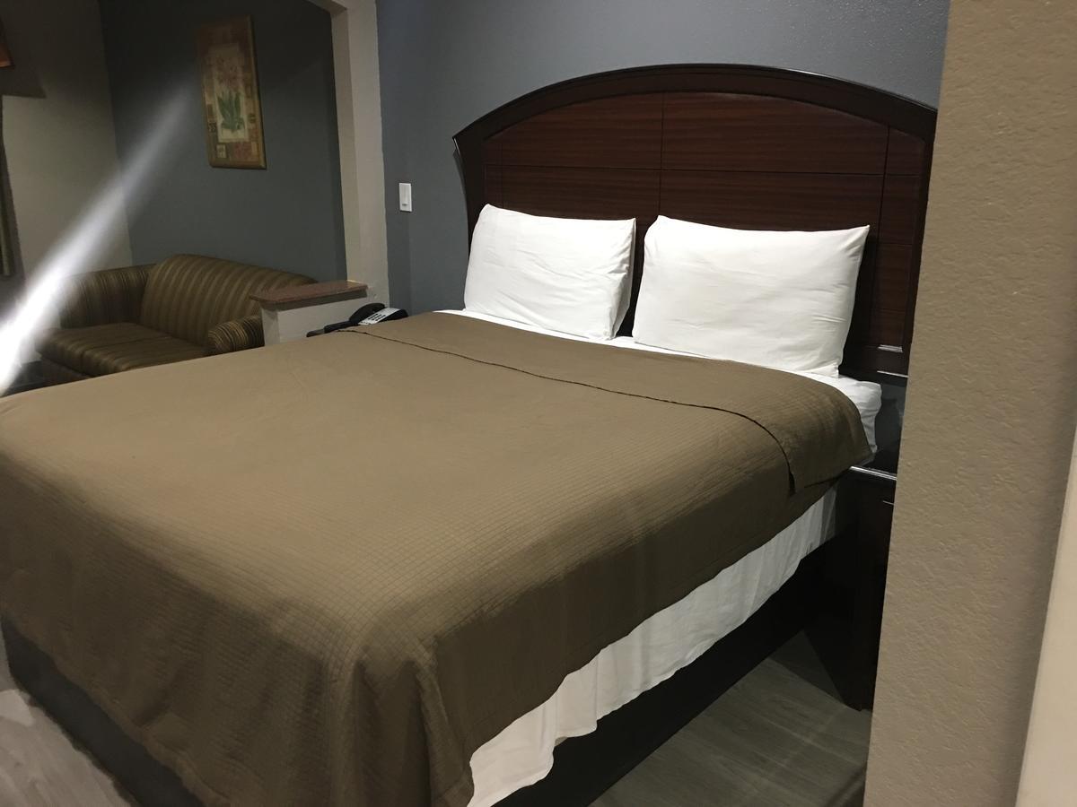 Regency Suites Iah Beltway 8 Houston Esterno foto