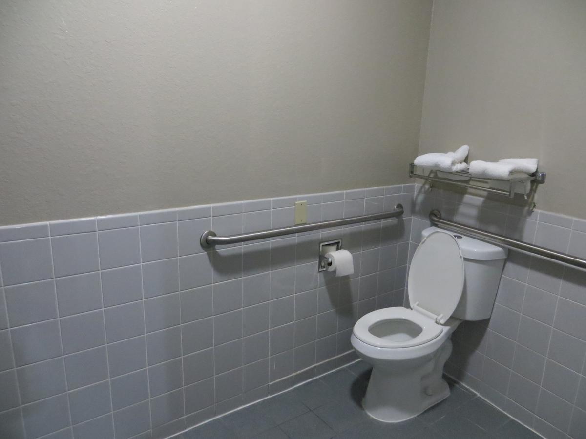 Regency Suites Iah Beltway 8 Houston Esterno foto