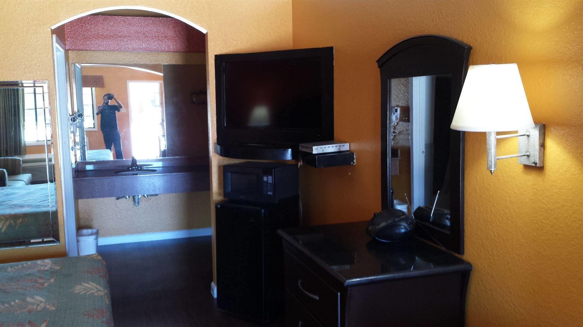 Regency Suites Iah Beltway 8 Houston Esterno foto