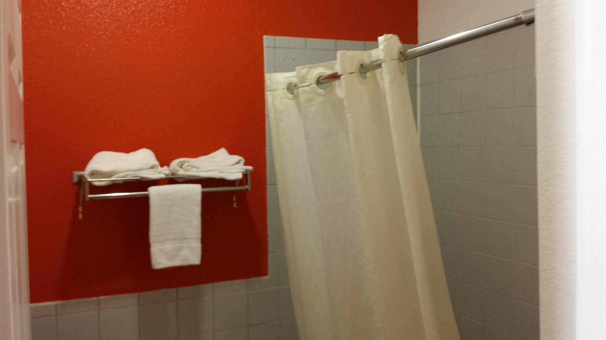 Regency Suites Iah Beltway 8 Houston Esterno foto